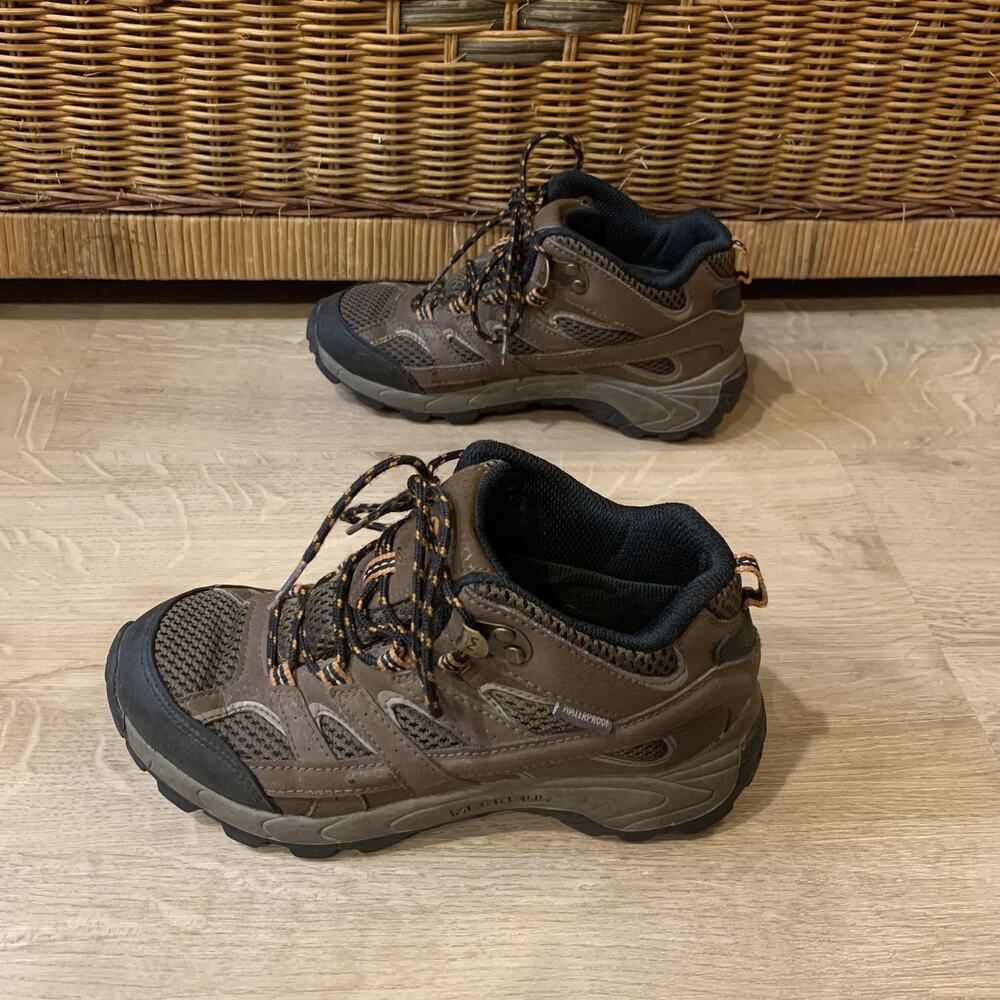 Merrell Moab 2 Mid Waterproof Hiking Shoes Kids Boy’s Size 2.5M Brown Mid Top